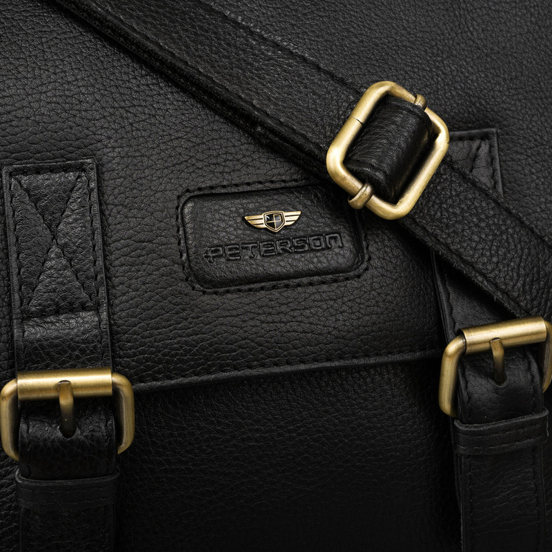 Klasyczna, czarna listonoszka męska ze skóry naturalnej zawieszona na regulowanym pasku - Peterson