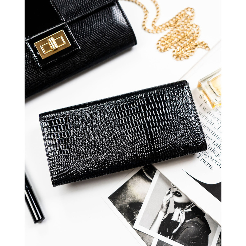 Duży, czarny portfel damski ze skóry naturalnej we wzór imitujący skórę krokodyla - Rovicky