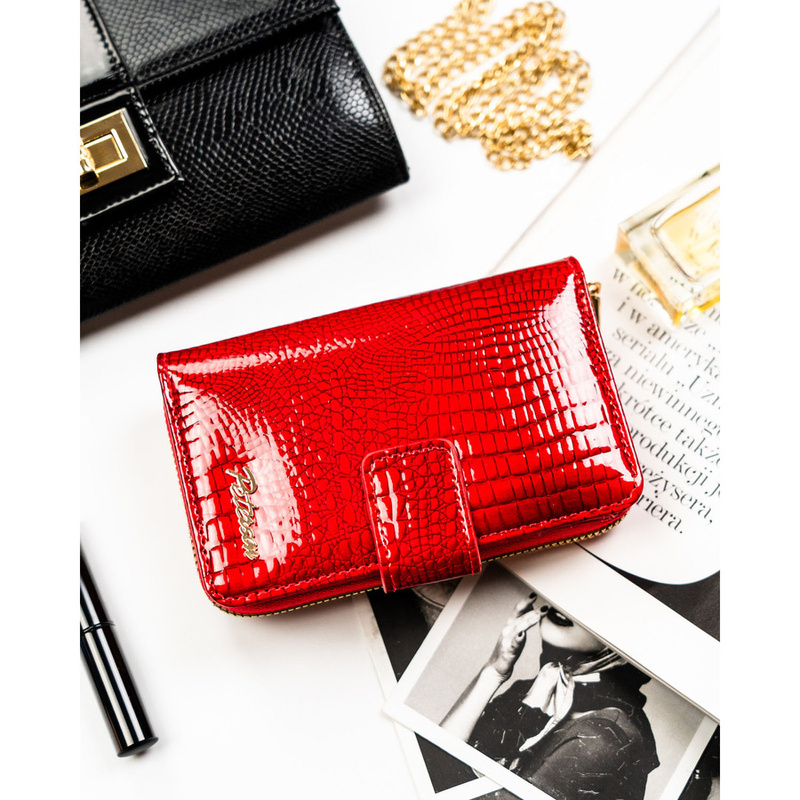 Duży, czerwony portfel damski ze skóry ekologicznej z tłoczeniem na wzór skóry krokodyla - Peterson