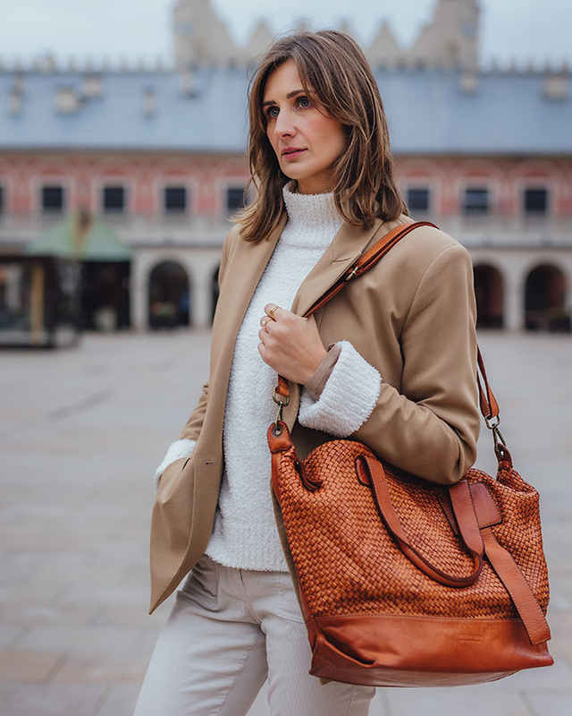 Camelowa torebka pleciona shopper A4 z miękkiej włoskiej skóry Marco Mazzini