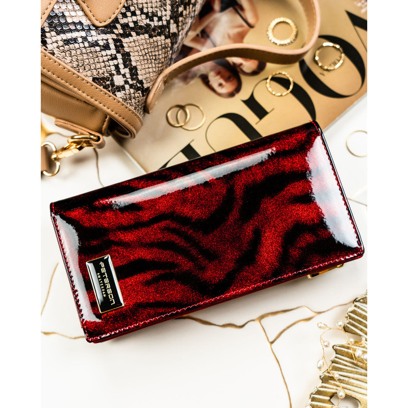 Lakierowany, czerwony portfel damski ze skóry naturalnej i ekologicznej w zwierzęcy wzór - Peterson