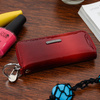 Czerwone etui na klucze skórzane prążki Alessandro S47