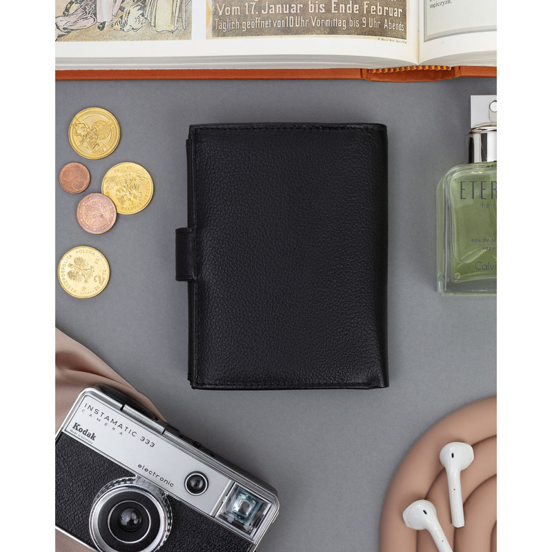 Duży, skórzany portfel męski w czarnym kolorze zamykany zatrzaskiem - 4U Cavaldi