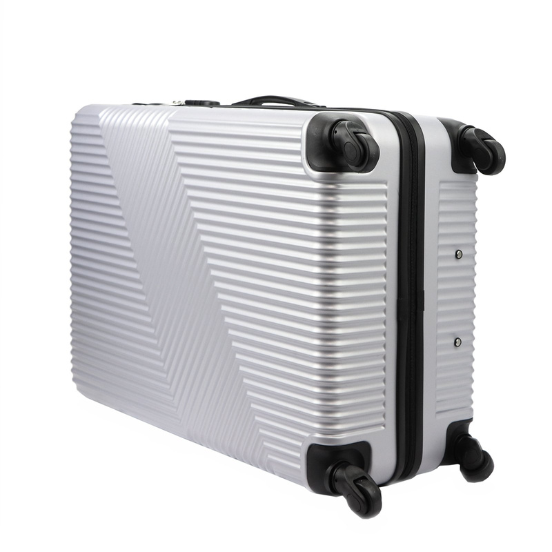 Mocna walizka damska z ABSu Pierre Cardin DIBAI06 1630 Z x3