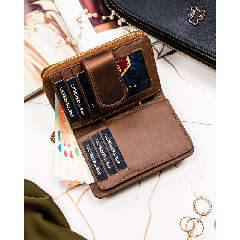 Portfel damski ze skóry naturalnej i ekologicznej w brązowym kolorze, wyposażony w system RFID - Peterson