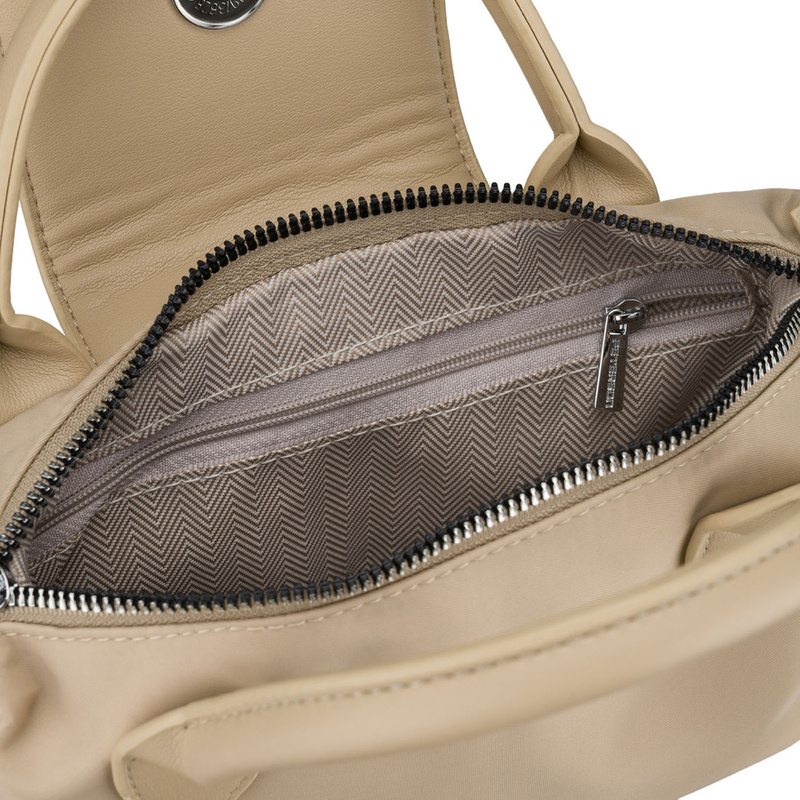 Listonoszka damska z poliestru w kolorze ecru, jednokomorowa i zamykana magnesem - Peterson