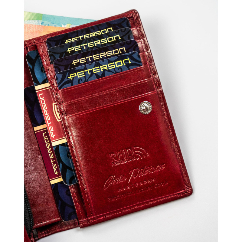 Elegancki i kompaktowy portfel damski w czerwonym kolorze wykonany ze skóry naturalnej - Peterson