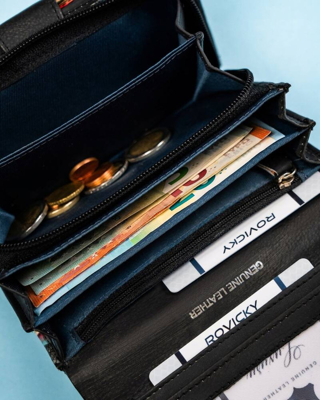 Rovicky Pojemny skórzany portfel damski na zatrzask roślinny wzór