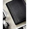 Zestaw prezentowy: skórzany, pionowy portfel męski w czarnym kolorze bez zapięcia i czarny pasek ze skóry ekologicznej - Peterson