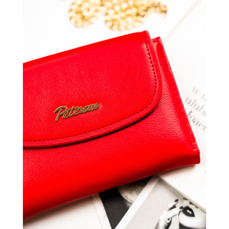 Poziomy, czerwony i gładki portfel damski ze skóry ekologicznej zamykany zatrzaskiem magnetycznym - Peterson