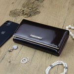 Duża damska portmonetka lakierowana od Gregorio