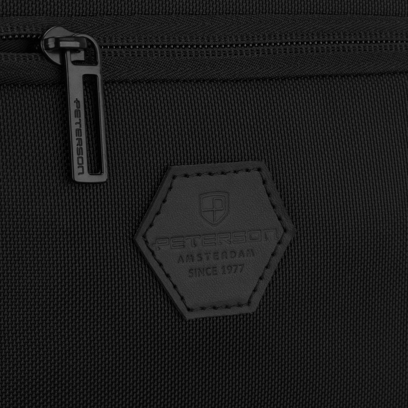 Sportowa saszetka w czarnym kolorze zamykana suwakiem, dwukomorowa - Peterson