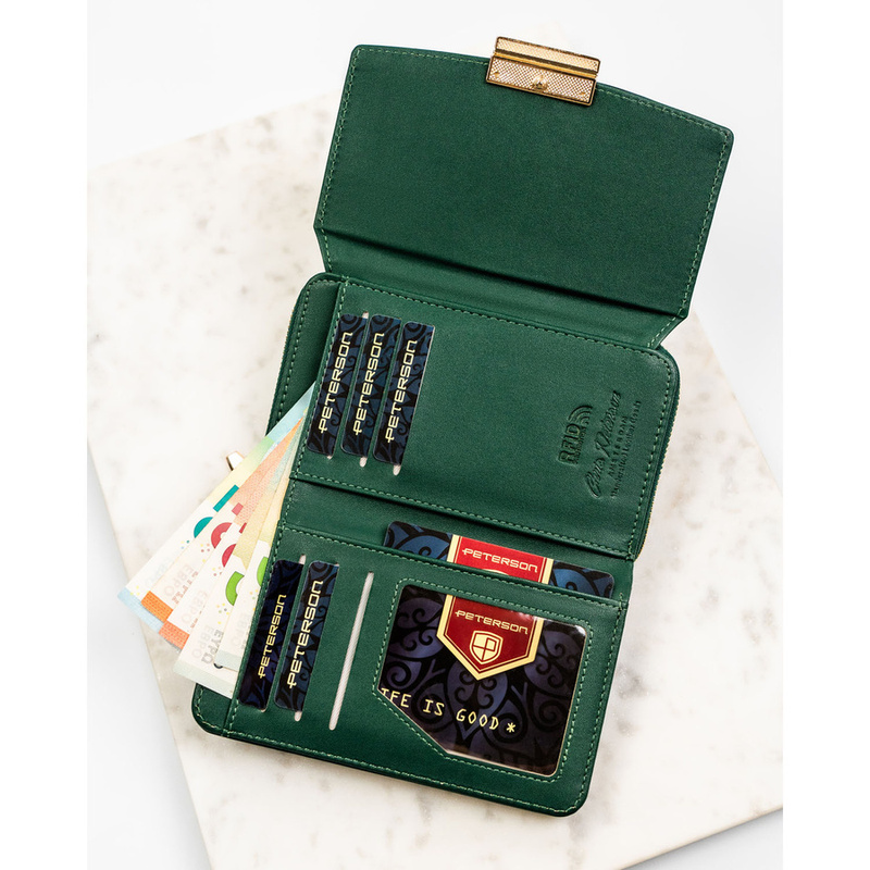 Poziomy portfel damski z lakierowanej skóry ekologicznej w zielonym kolorze, wyposażony w system RFID - Peterson