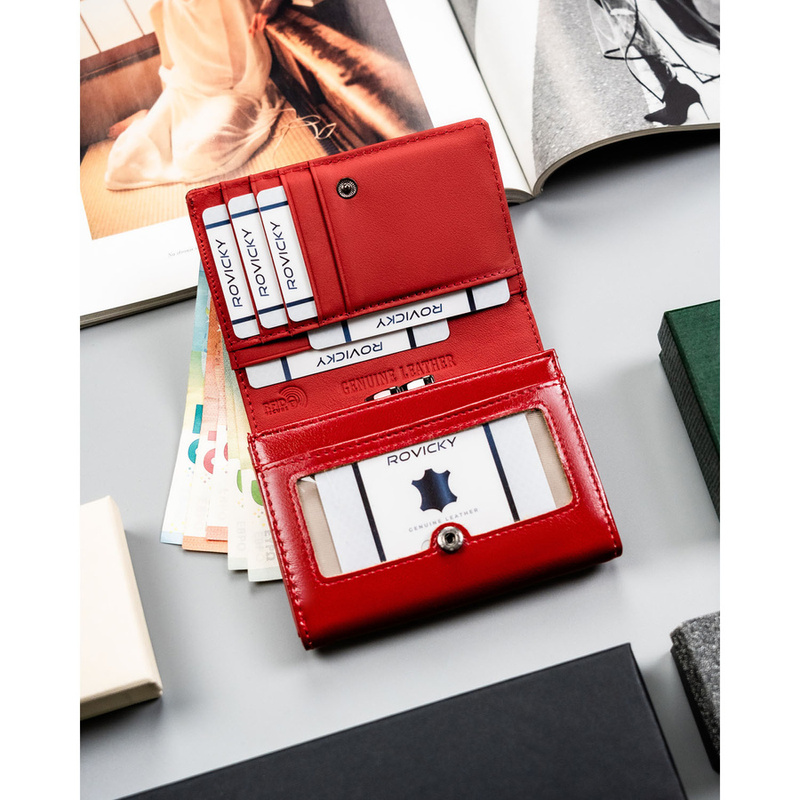 Duży, lakierowany portfel damski ze skóry naturalnej i ekologicznej w czerwonym kolorze, zamykany na zatrzask - Rovicky