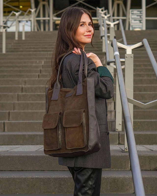 Torebka zamszowa shopper bag z kieszeniami skóra naturalna - MARCO MAZZINI ciemny brąz