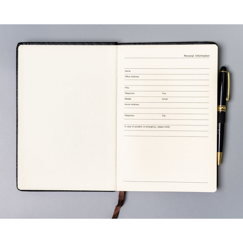 Czarny notes w formacie A5 zadrukowany w linie - Peterson