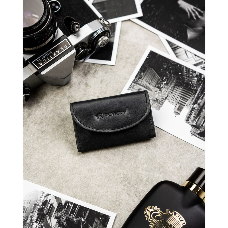 Skórzany portfel męski w czarnym kolorze wyposażony w system RFID - Rovicky