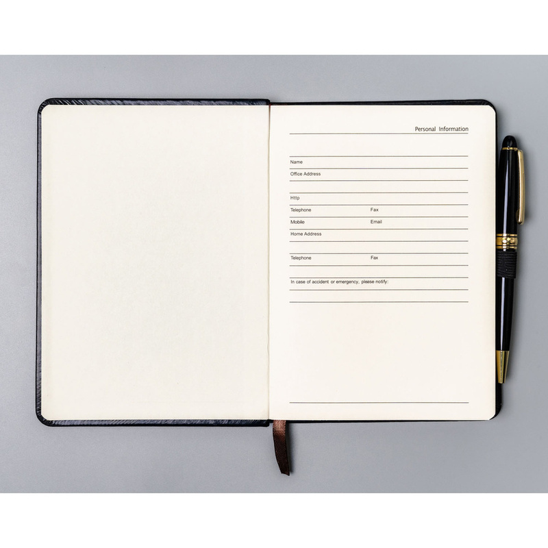 Czarny notes w formacie B6 zadrukowany w kropki - Peterson