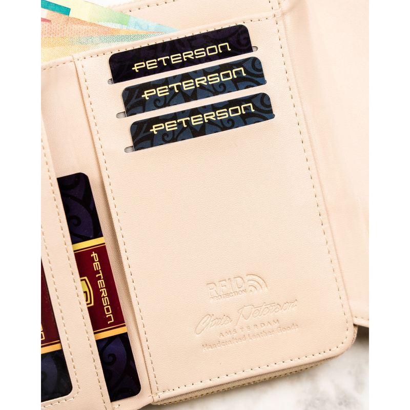 Beżowy portfel damski wykonany ze skóry ekologicznej o lekko prążkowanej fakturze, zamykany zatrzaskiem - Peterson