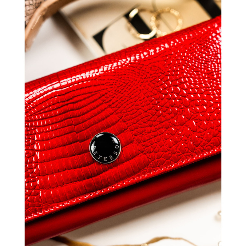 Czerwony portfel damski ze skóry naturalnej z tłoczeniem na wzór skóry krokodyla - Peterson