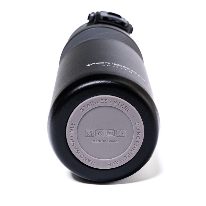 Czarny kubek termiczny ze stali nierdzewnej z silikonowym ustnikiem - Peterson