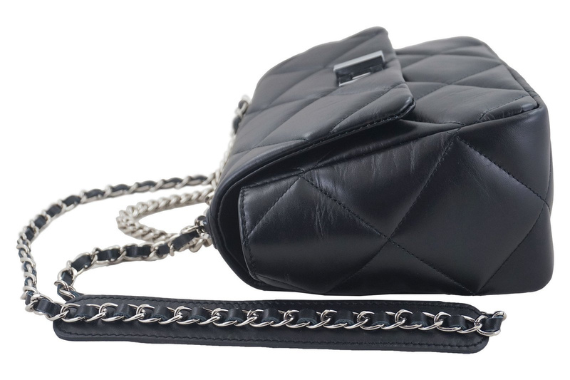 Torebka skórzana pikowana na łańcuszku - Czarna
