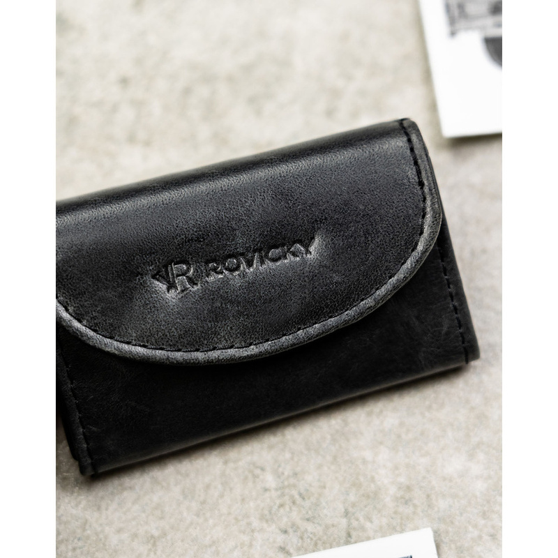 Skórzany portfel męski w czarnym kolorze wyposażony w system RFID - Rovicky