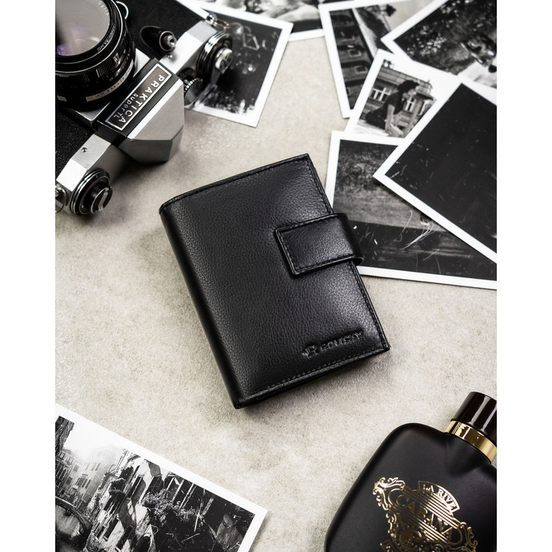 Duży portfel męski ze skóry naturalnej w czarnym kolorze, mieszczący dowód rejestracyjny i zamykany na zatrzask - Rovicky