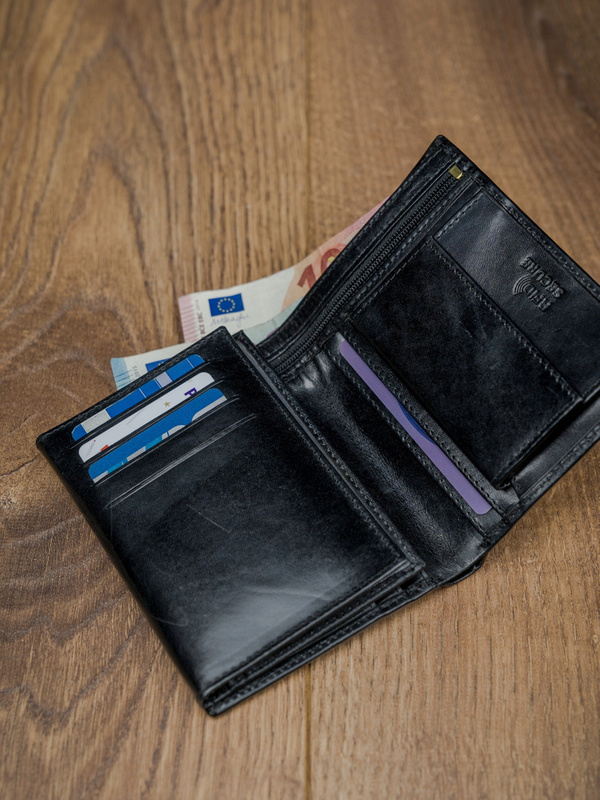 Skórzany Pionowy męski portfel z RFID od Rovicky