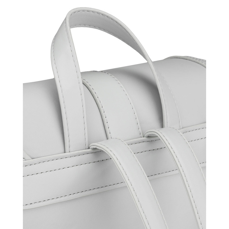 Pojemny plecak damski ze skóry ekologicznej w szarym kolorze wyposażony w nóżki ochronne - Rovicky