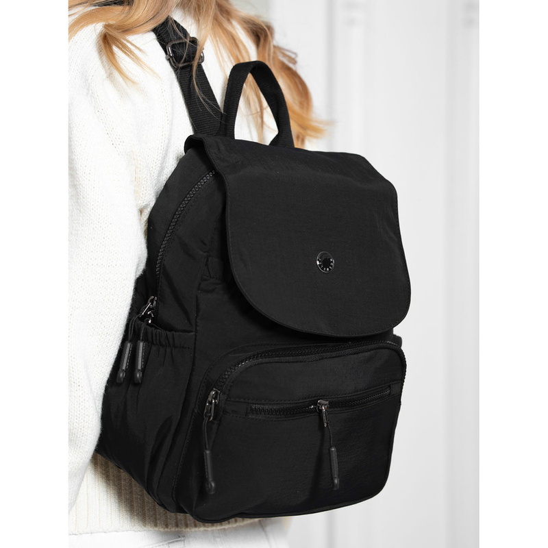 Plecak damski z poliestru w modnym, czarnym kolorze - Peterson