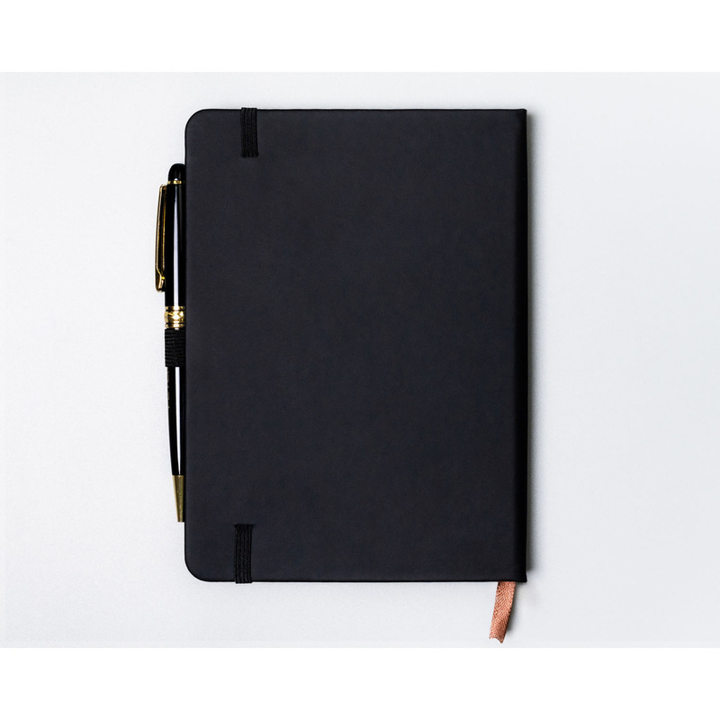 Czarny notes w formacie B6 zadrukowany w kropki - Peterson