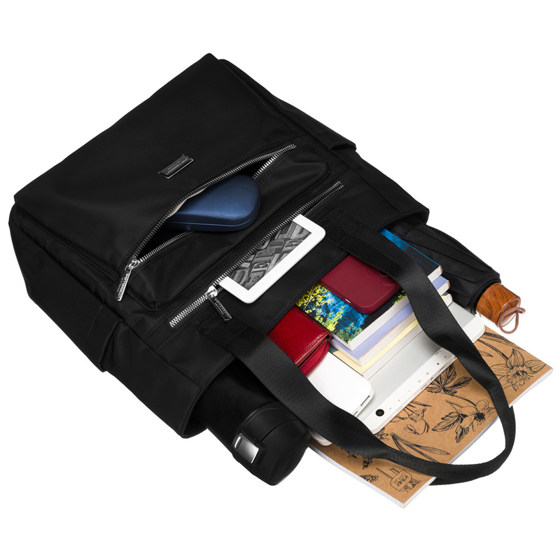 Duża, nylonowa torebka damska w czarnym kolorze zawieszona na wygodnych uchwytach - Peterson