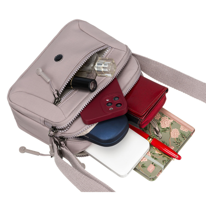 Miejska listonoszka damska w jasnym, fioletowym kolorze zawieszona na regulowanym pasku - Peterson