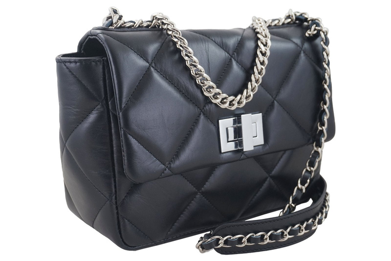 Torebka skórzana pikowana na łańcuszku - Czarna