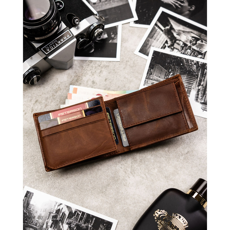 Jasnobrązowy portfel męski ze skóry naturalnej bez zapięcia zewnętrznego - Peterson