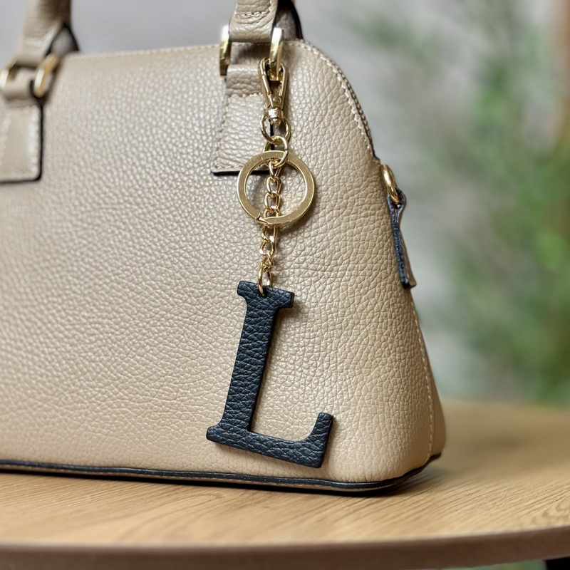 Florence literki brelok do torebki zawieszka do kluczy skóra naturalna