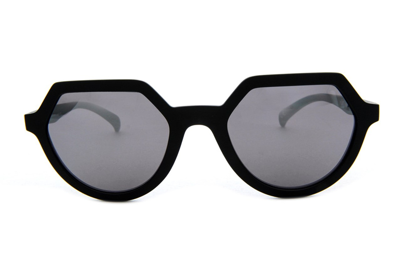 Okulary ADIDAS AOR018-009009. Okulary przeciwsłoneczne, Kolor czarny. Kobieta.