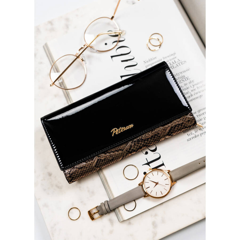 Portfel skórzany damski z bezpieczną klapą na zatrzask i wężowym wzorem - Peterson