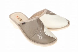 Zabudowane kapcie damskie Wójciak ozdobny haft