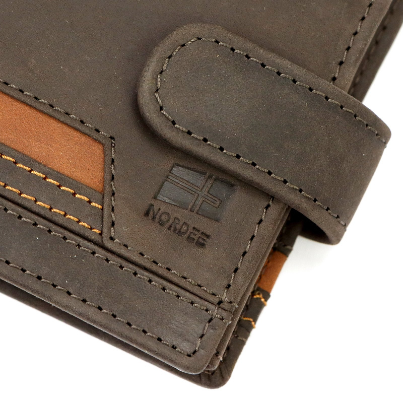 Skórzany zgrabny pojemny męski portfel od Nordee