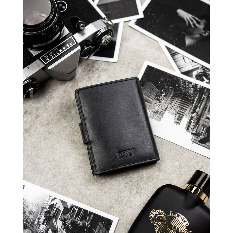 Czarny portfel męski ze skóry naturalnej wyposażony w system RFID, zamykany zatrzaskiem - Peterson