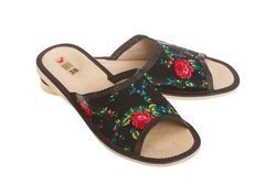 Wygodne damskie niskie kapcie z motywem góralskim kwiatowym Wójciak Podhale