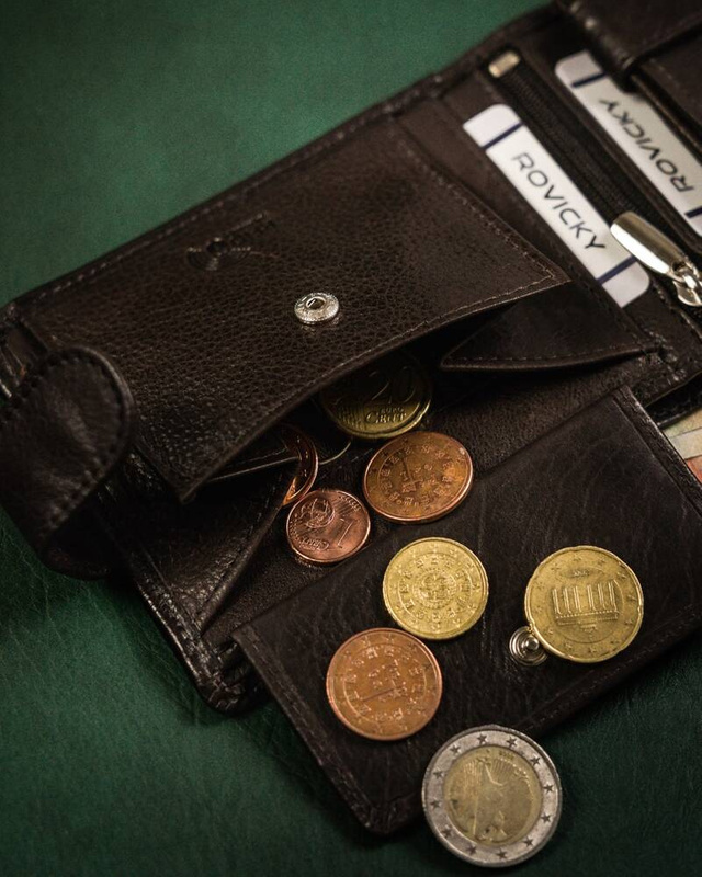 Zapinany Skórzany męski portfel Rovicky z RFID
