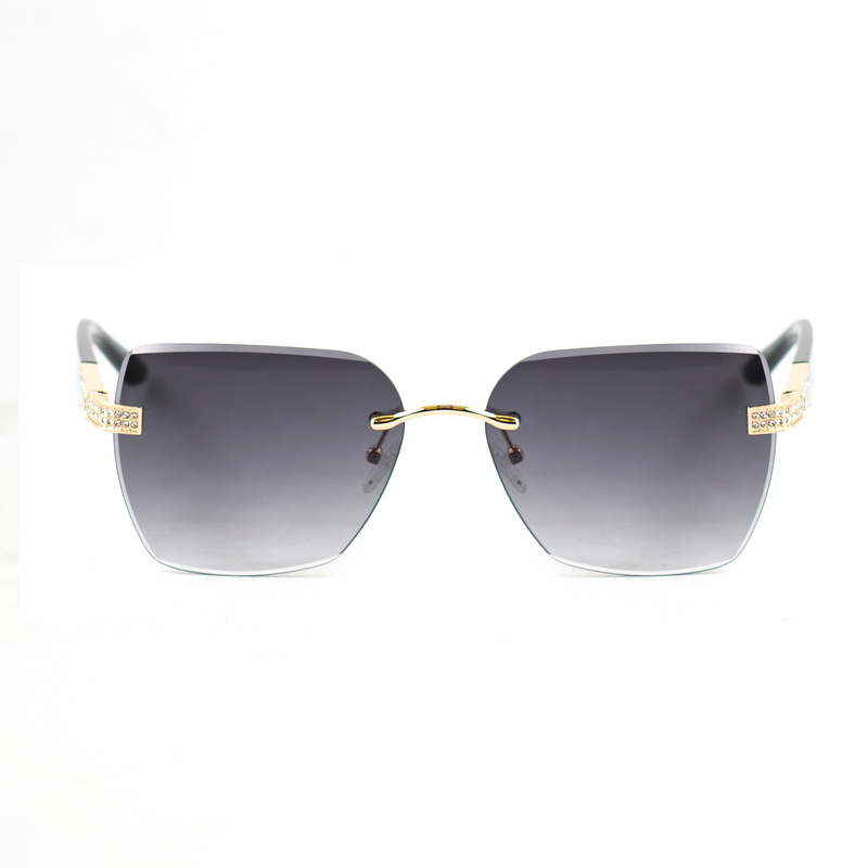 Okulary GUESS GO00022-6032B. Okulary przeciwsłoneczne, Kolor czarny. Kobieta.