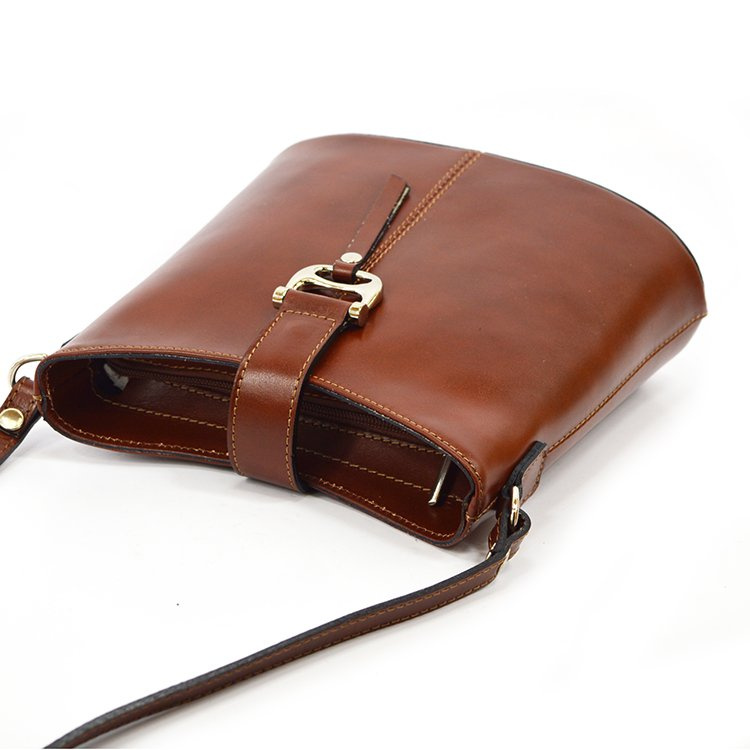 Zgrabna listonoszka skórzana damska Vera Pelle