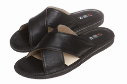 Pantofle męskie Wójciak, klin o wysokości 1,5 cm , lekkie i wygodne. Model 244