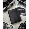 Zestaw prezentowy: skórzany, pionowy portfel męski w czarnym kolorze bez zapięcia i czarny pasek ze skóry ekologicznej - Peterson