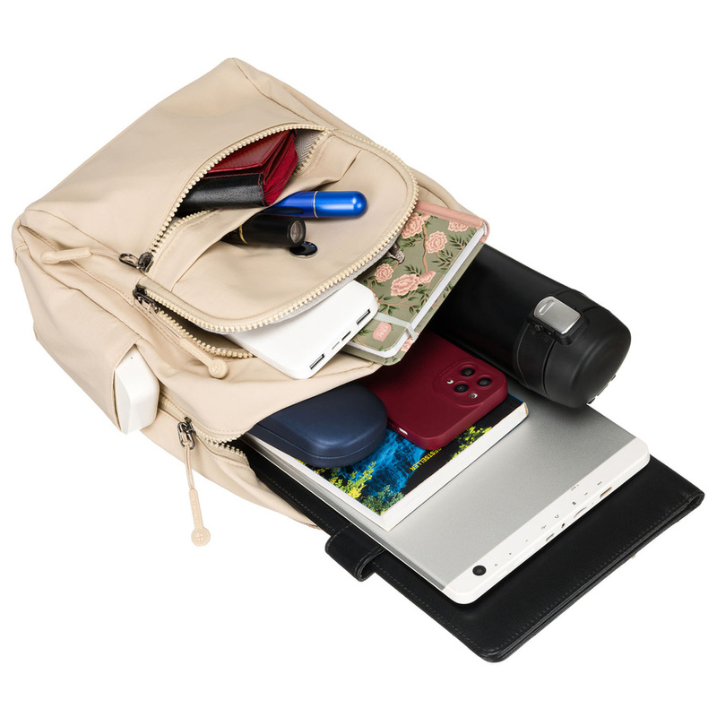 Beżowy, jednokomorowy plecak damski z poliestru zawieszony na regulowanych szelkach - Peterson