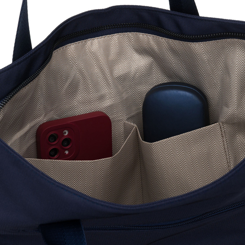 Granatowa, jednokomorowa shopperka damska z poliestru wyposażona w dopinany, regulowany pasek - Peterson